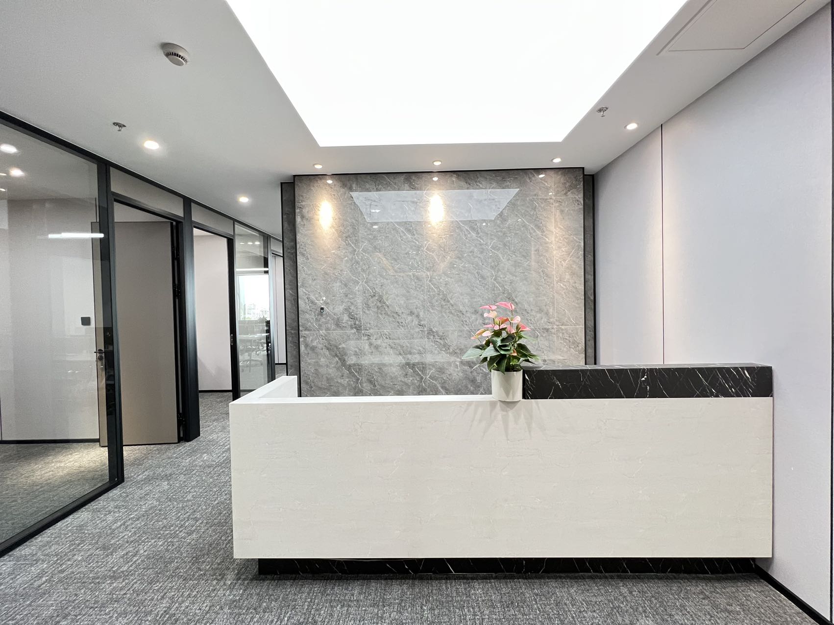 中山公园的龙之梦雅仕大厦出租398平精装修办公室